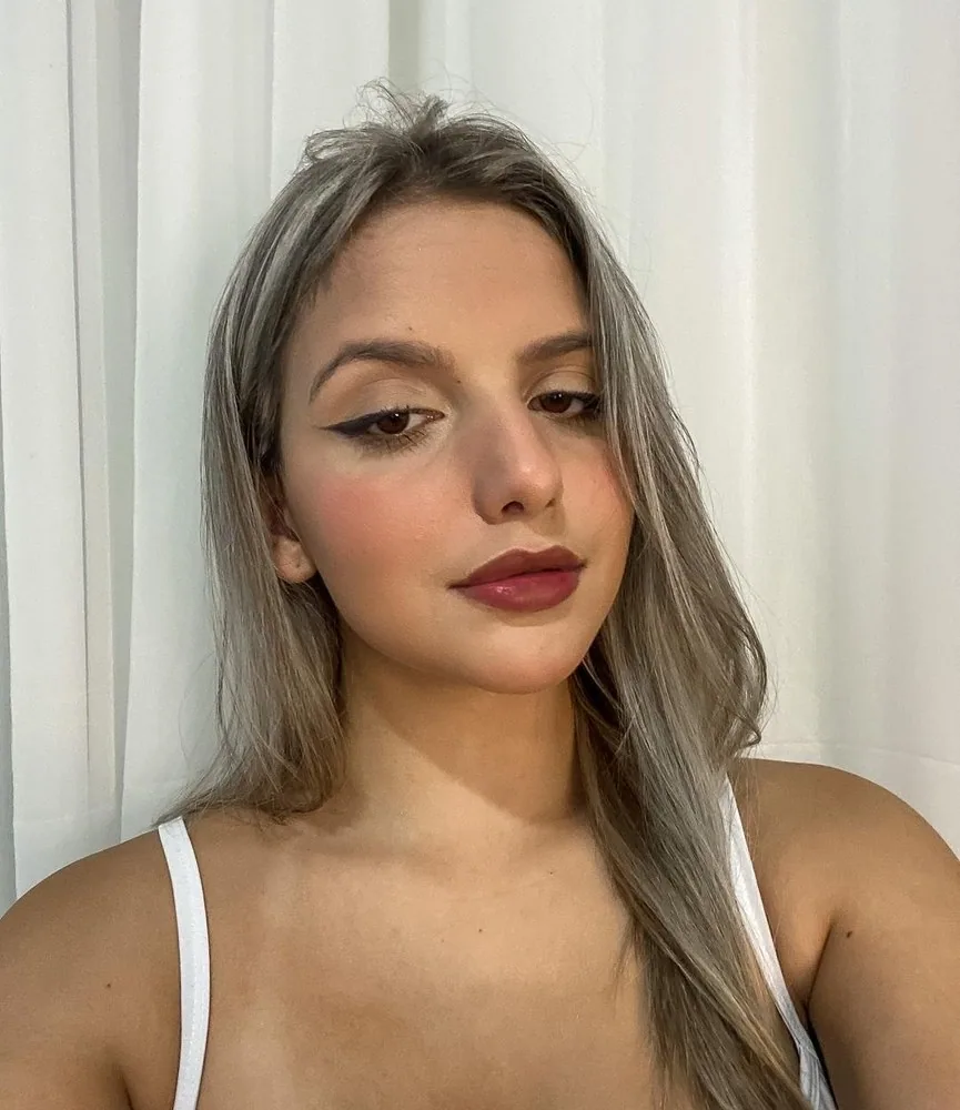 Escort Laryn
