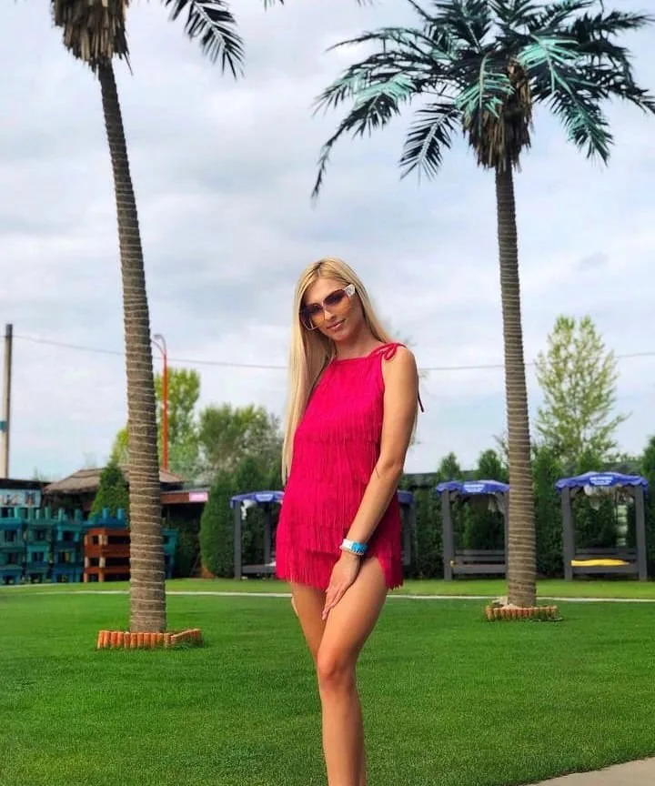 Escort Tuyeni