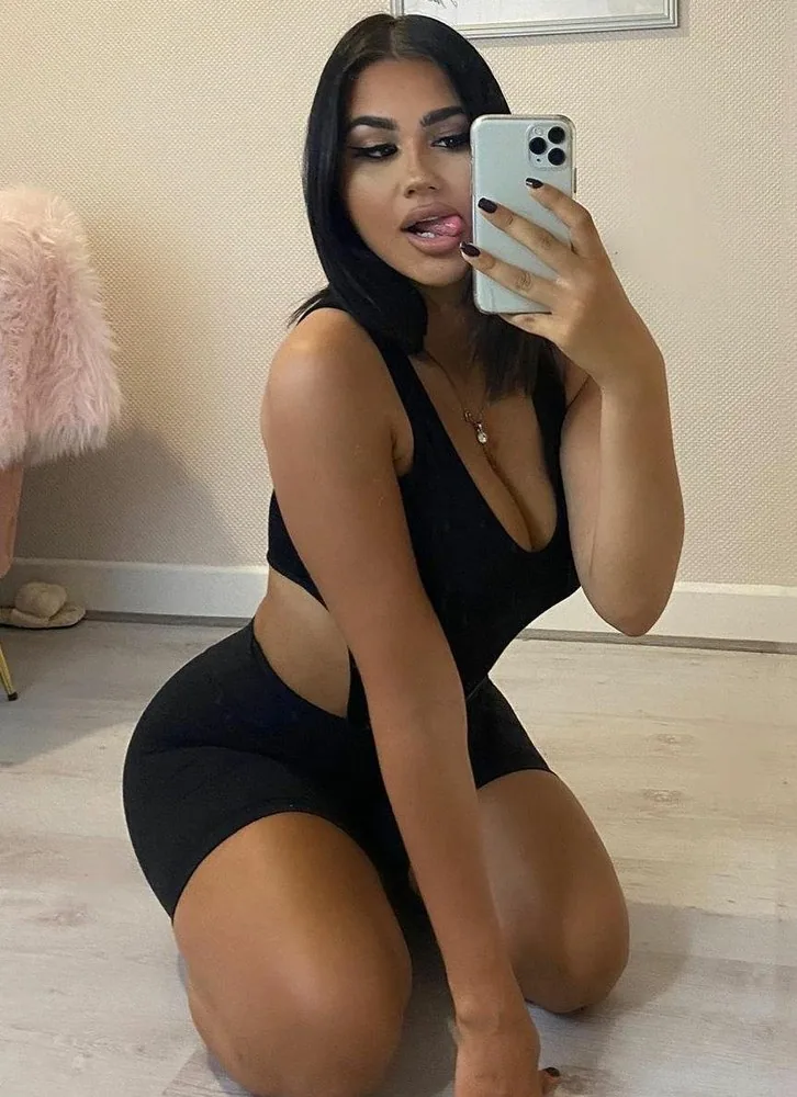 Escort Rhania