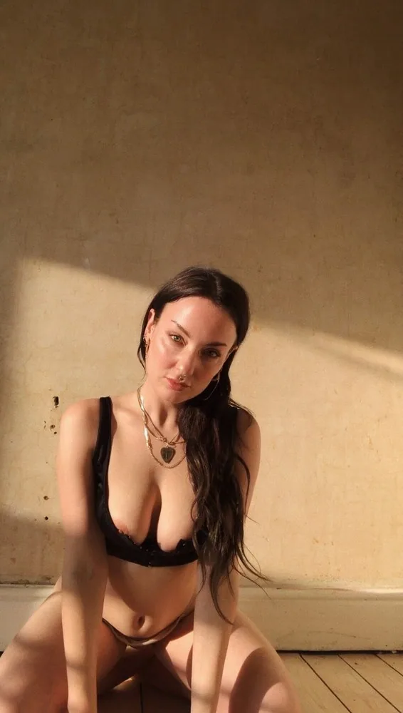 Escort Isia